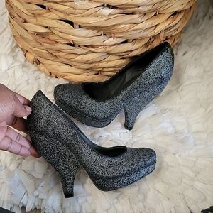 Alice + olivia by stacy bendet silver on black heels